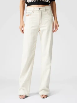 Cinq poches en jean avec empiècements grecs en zigzag