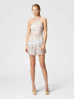 Combinaison courte avec lamé zig zag 3D et décolleté dos nu