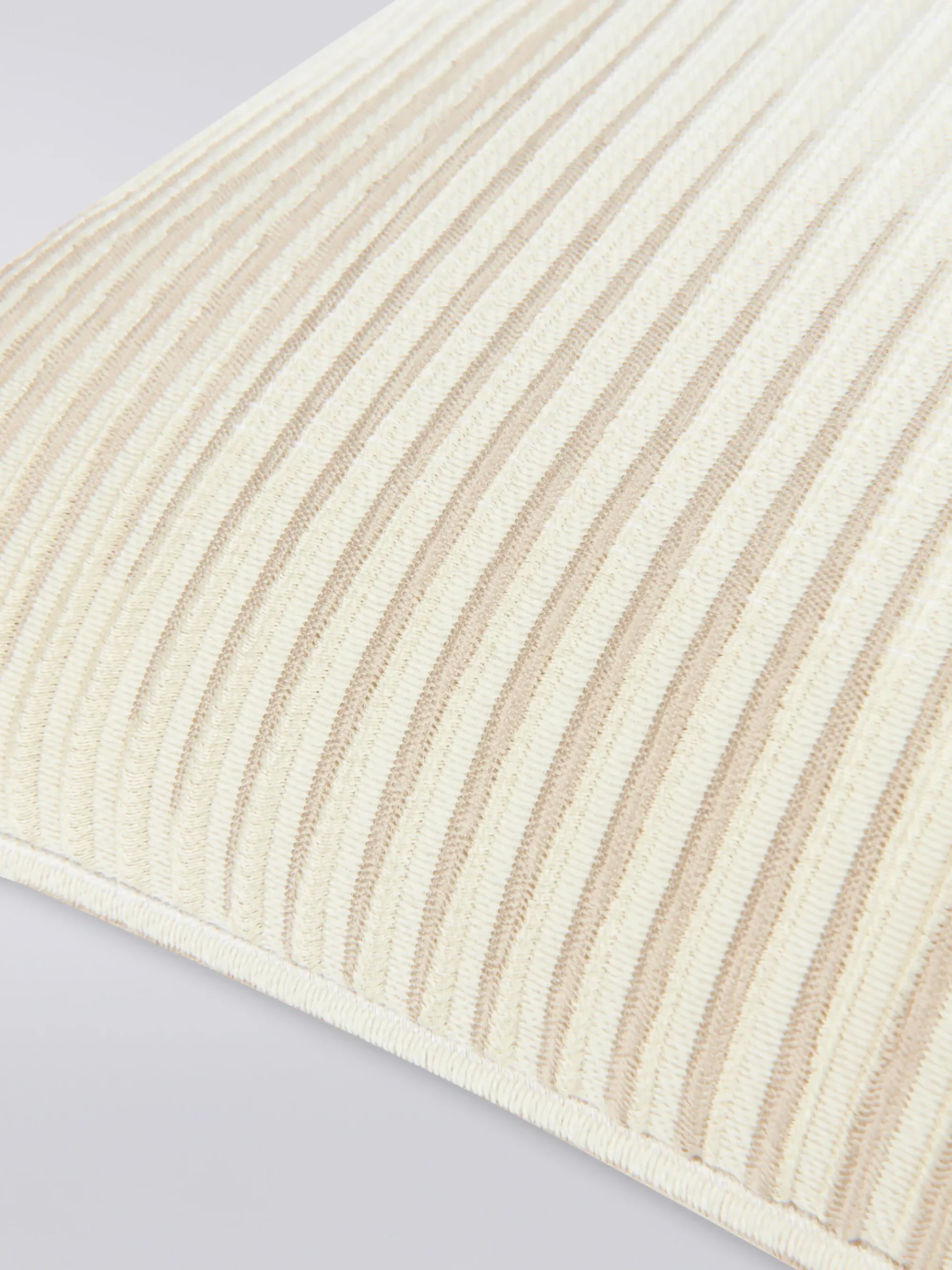 Coussin Ande 40x40cm avec chevron dégradé