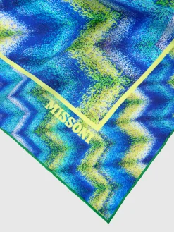 Echarpe 100% soie avec imprimé zigzag et logo