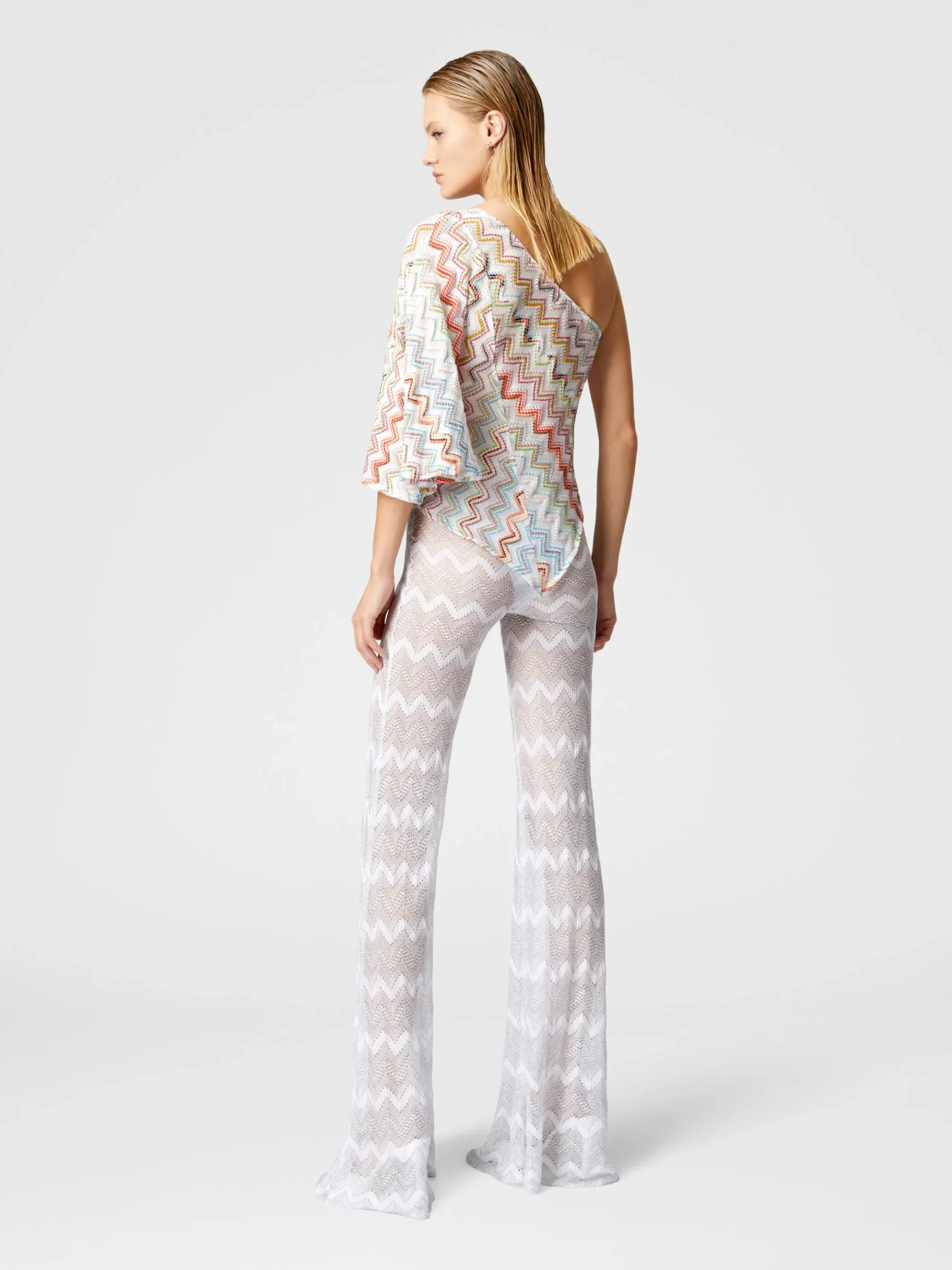 Haut asymétrique avec zigzag lamé 3D et manches larges