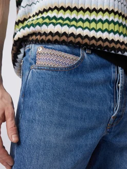 Jean à cinq poches avec empiècement à zig zag