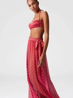 Jupe longue recouverte en soie imprimée avec fermeture sur le devant