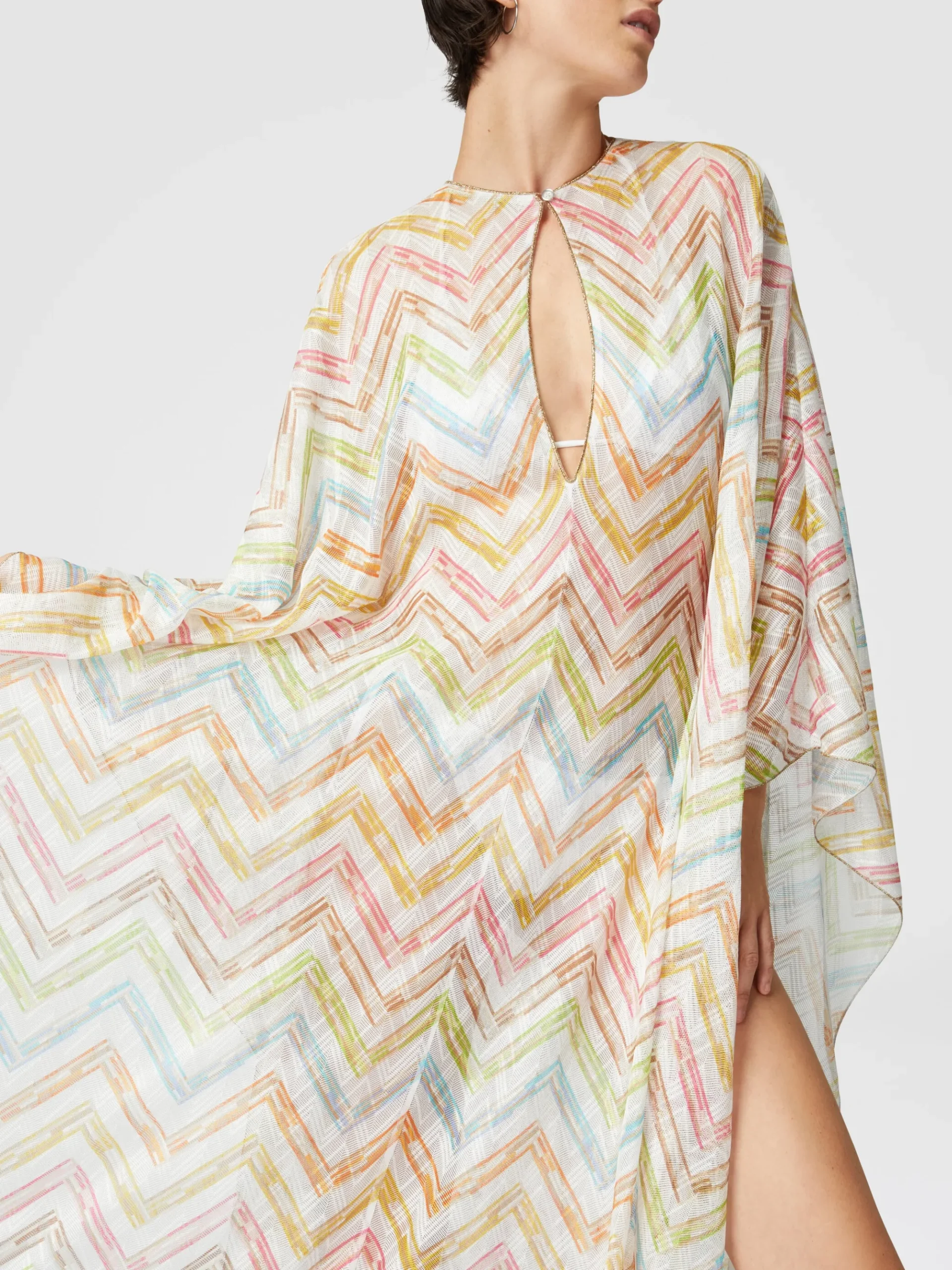 Long recouvert de tulle imprimé avec manches chauve-souris