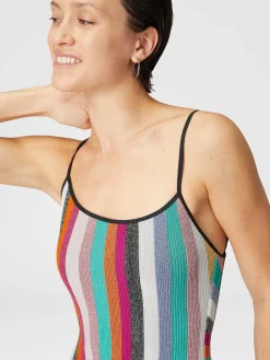 Maillot de bain une pièce en maille lamée côtelée rayée