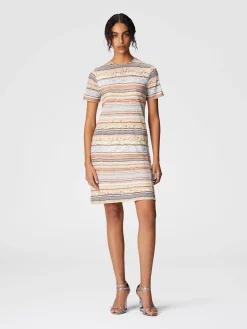 Mini-robe à manches courtes avec zig zag lamé grec