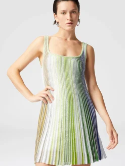 Mini-robe évasée rayée à sequins