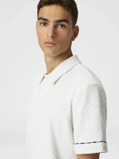 Polo en éponge de coton zigzag avec passepoil contrasté