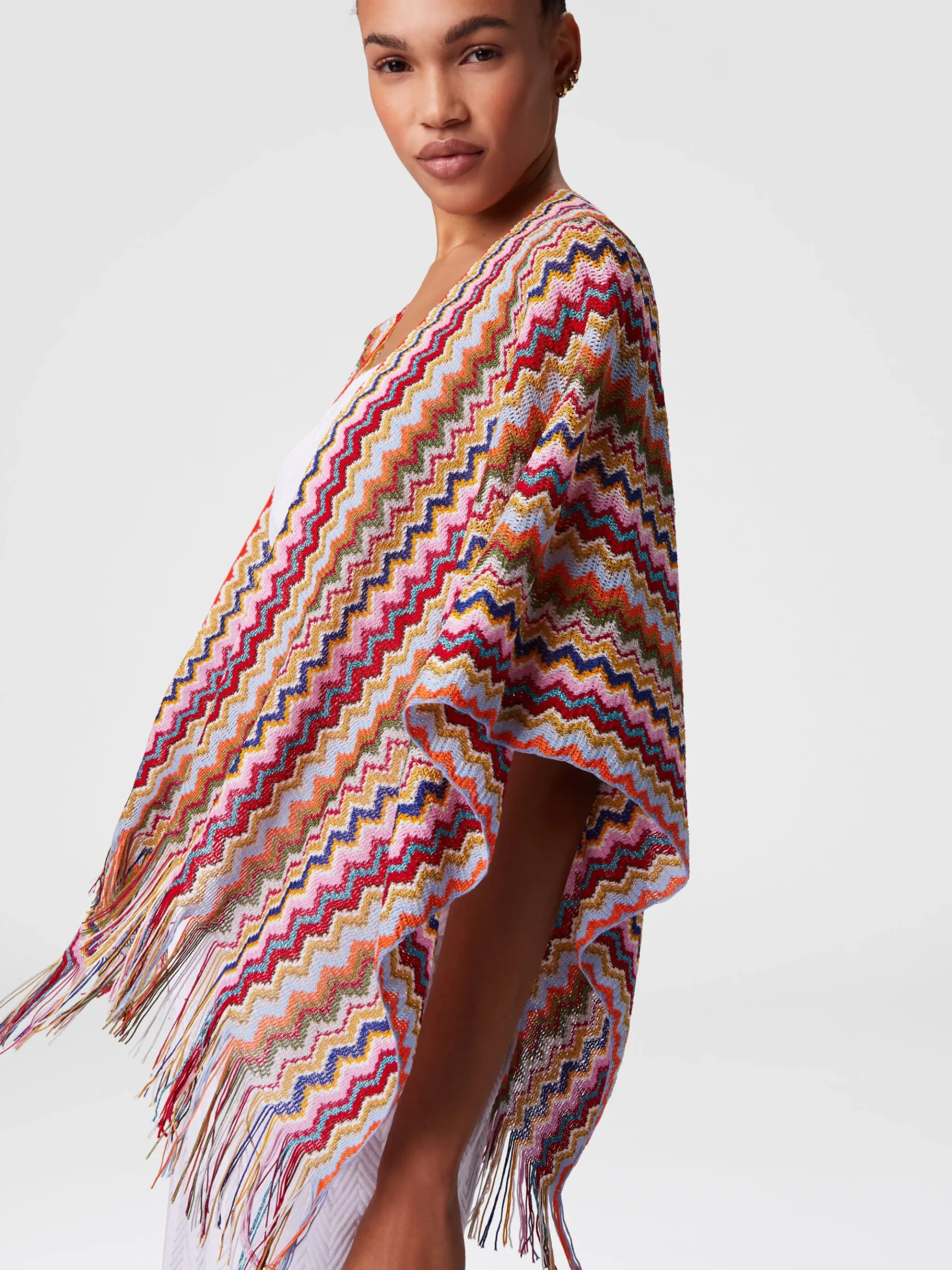 Poncho en maille avec motif chevron et franges