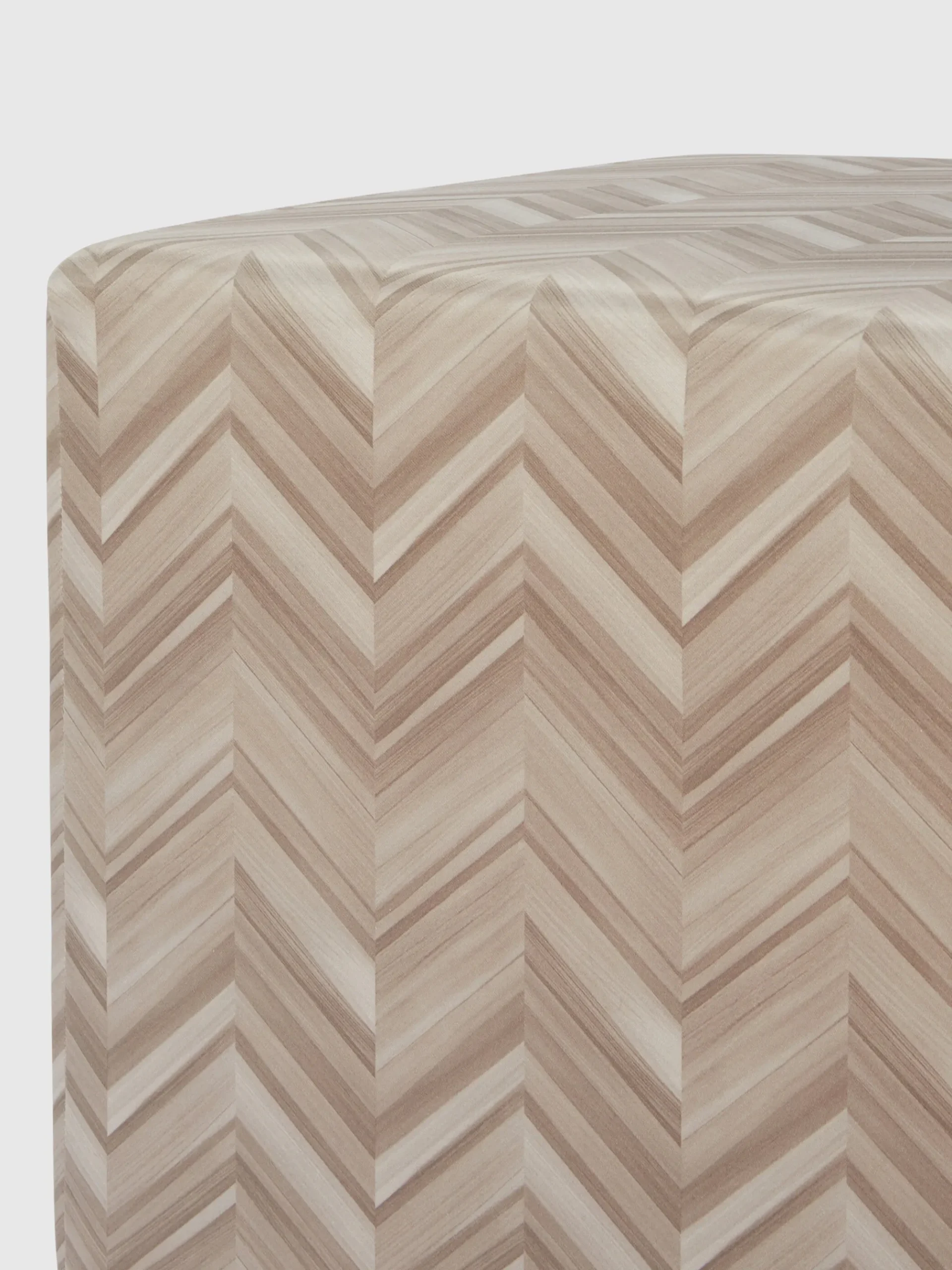 Pouf cubique Layers 40x40x40cm en satin de coton à chevrons