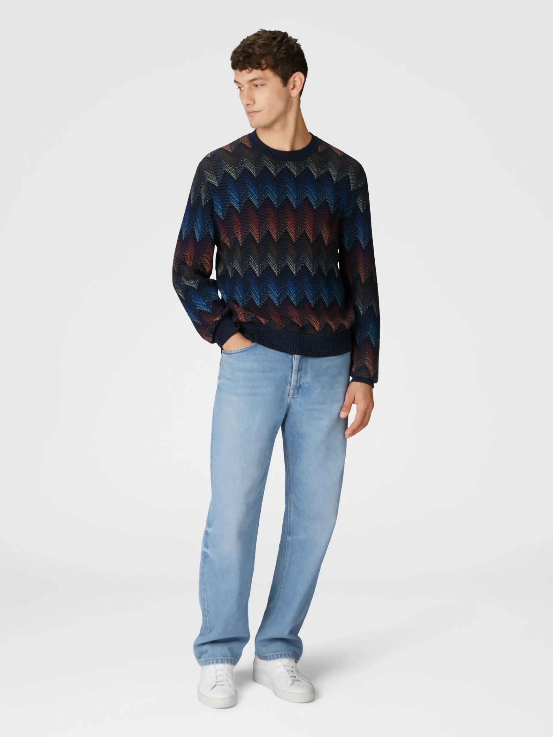 Pull à col rond en coton mélangé dégradé à chevrons avec passepoil contrasté