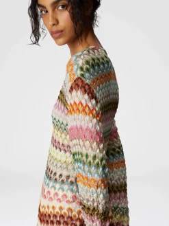 Robe courte à manches longues avec motif zigzag en dentelle