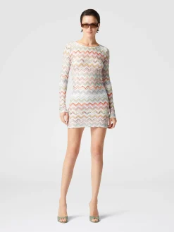 Robe courte couvrante avec zig zag lamé 3D