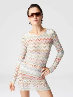 Robe courte couvrante avec zig zag lamé 3D