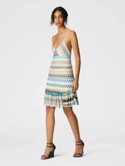 Robe courte sans manches avec jupe à volants en dentelle