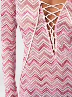 Robe couvrante en tulle de viscose mélangée avec zigzag flammé