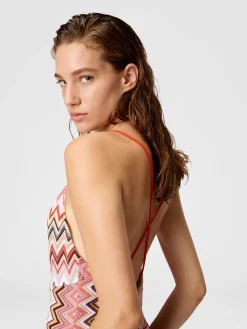 Robe longue en patchwork à motif zigzag et bretelles croisées