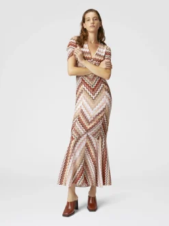 Robe longue évasée à motif zigzag dentelé lamé