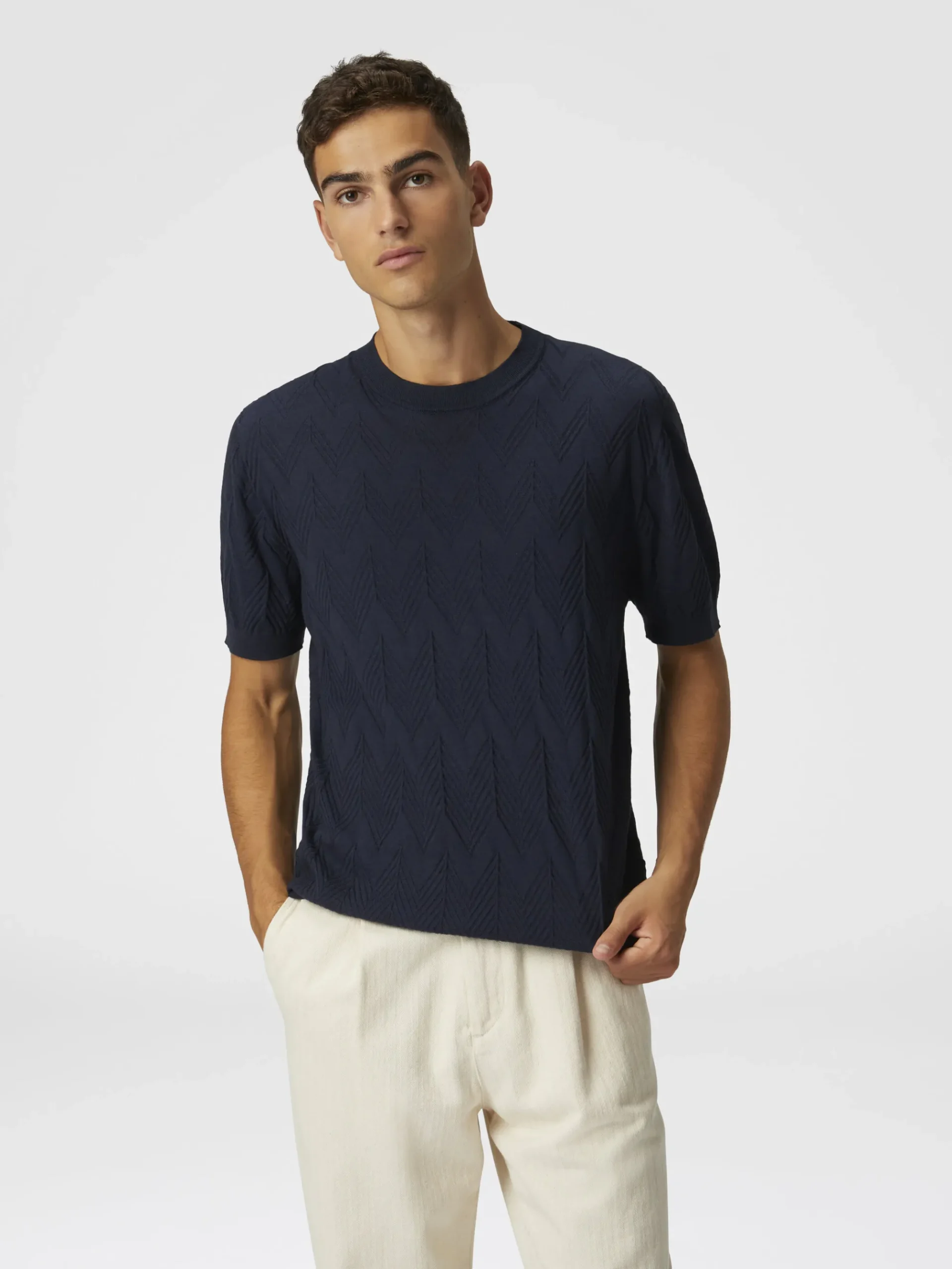 T-shirt à col rond en maille de coton et soie avec chevron 3D