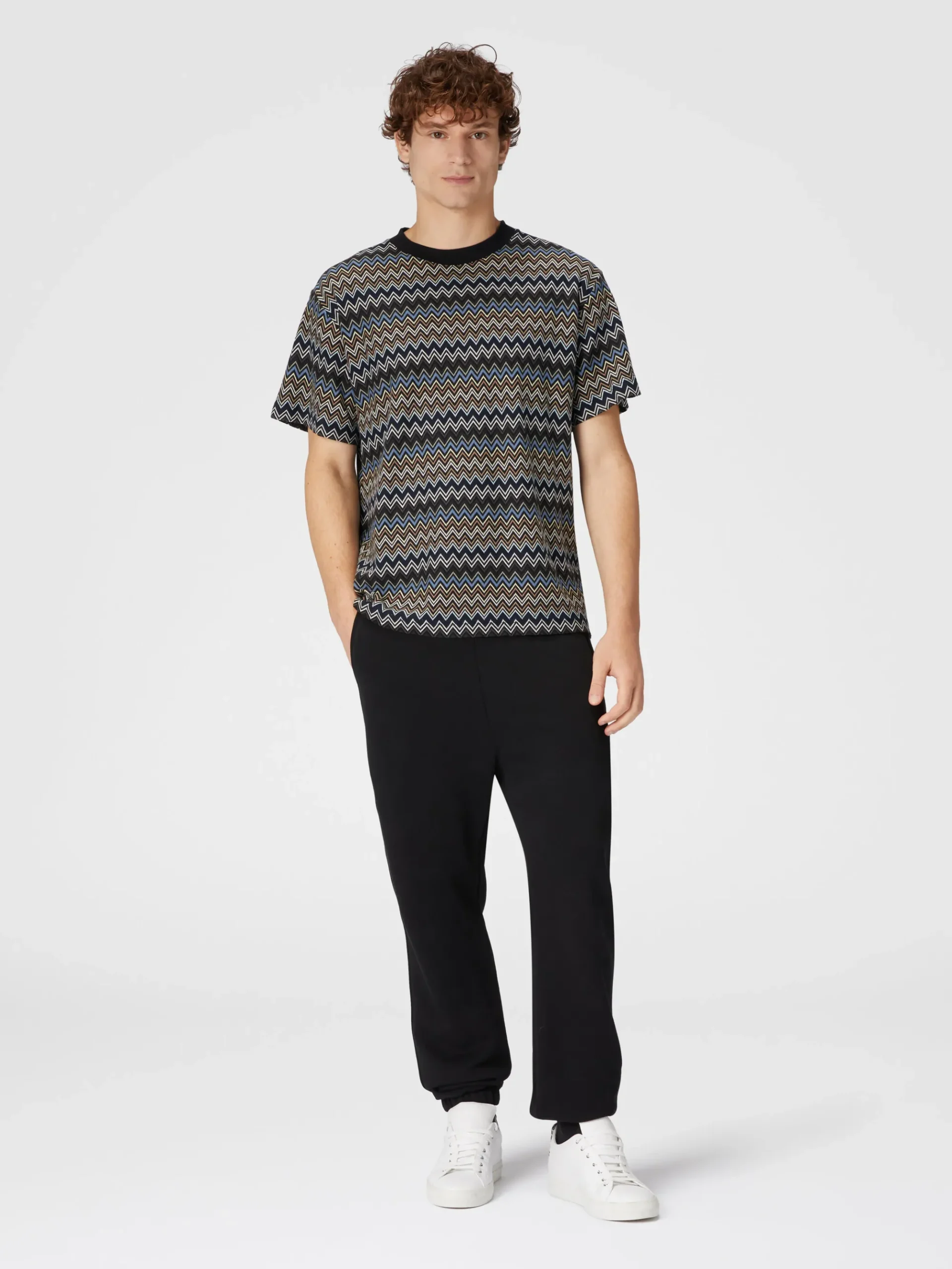 T-shirt avec motif zigzag et logo au dos