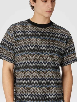 T-shirt avec motif zigzag et logo au dos