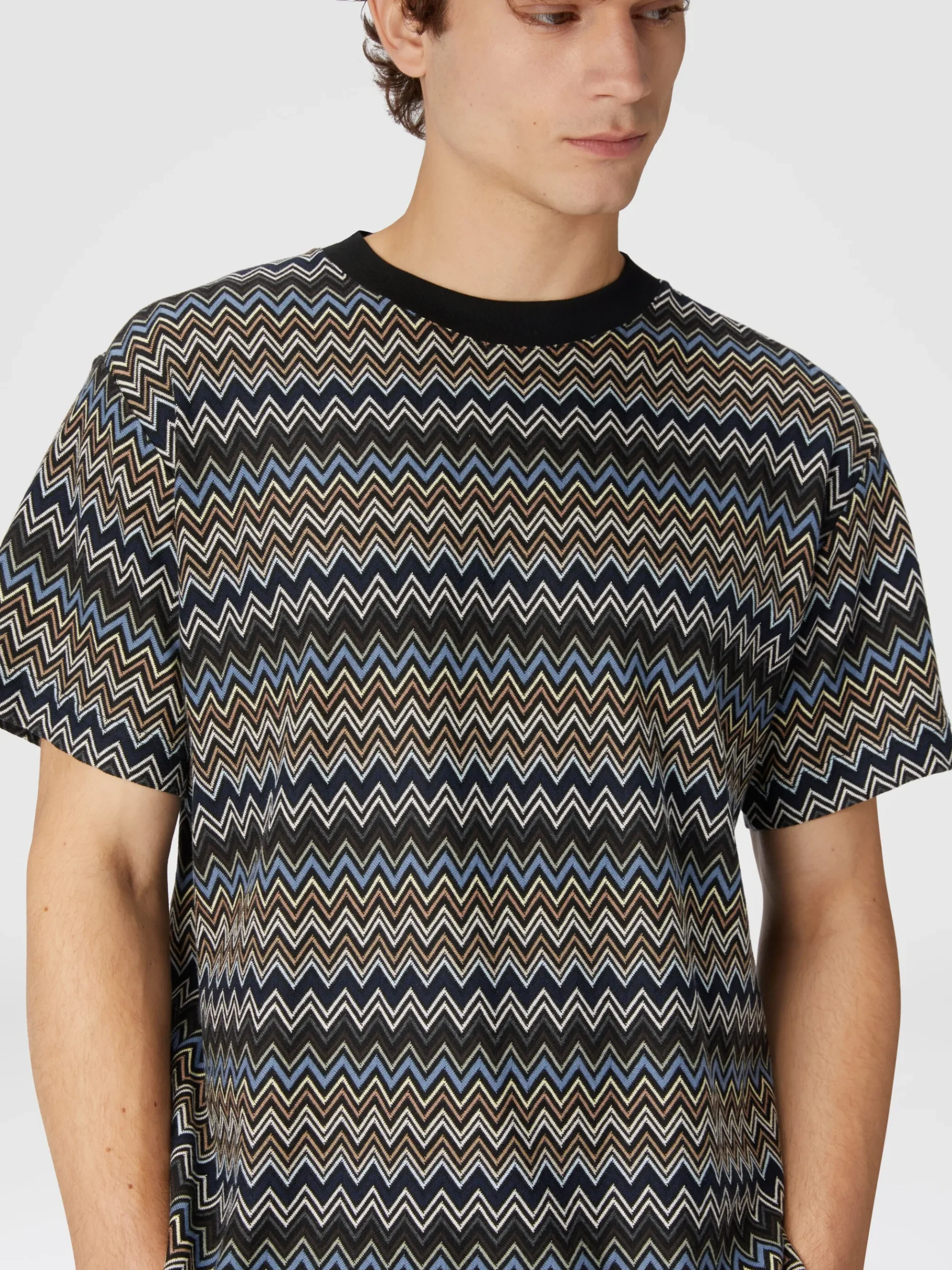 T-shirt avec motif zigzag et logo au dos