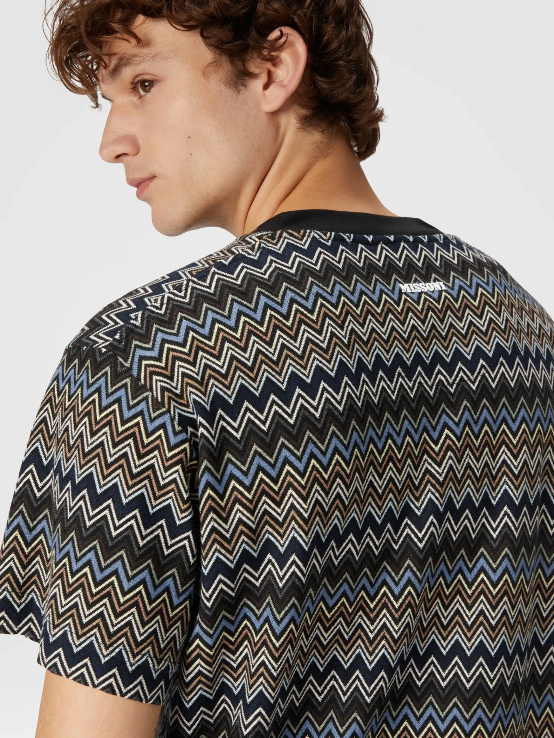 T-shirt avec motif zigzag et logo au dos